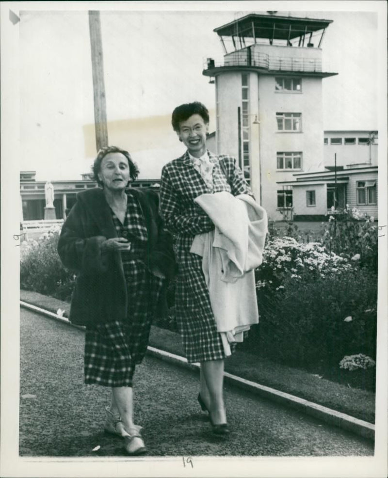 Louise Sacchi and marion hart. - Vintage Photograph