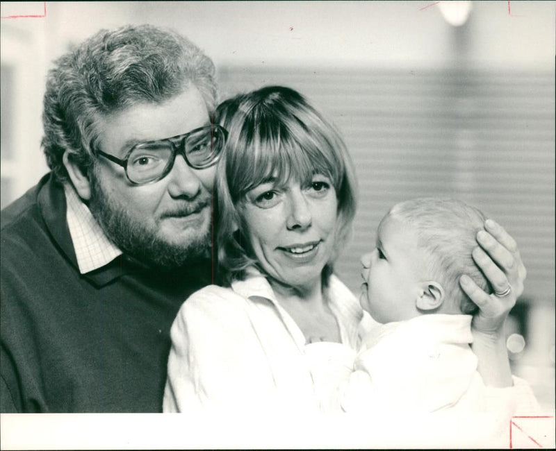 Richard Griffiths and Frances de la Tour in the TV series "A Kind of Living", 19.02.1988. - Vintage Photograph