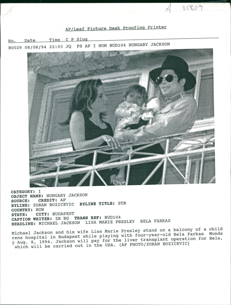 Michael Jackson and his wife Lisa Marie Presley. - Vintage Photograph