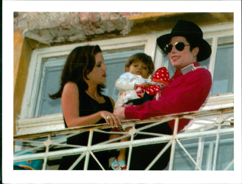 Michael Jackson and his wife Lisa Marie Presley. - Vintage Photograph