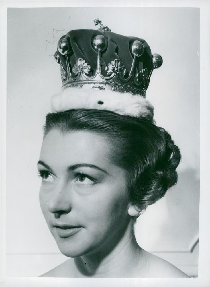 Queen Elizabeth II's Crown Procession 1953. - Vintage Photograph