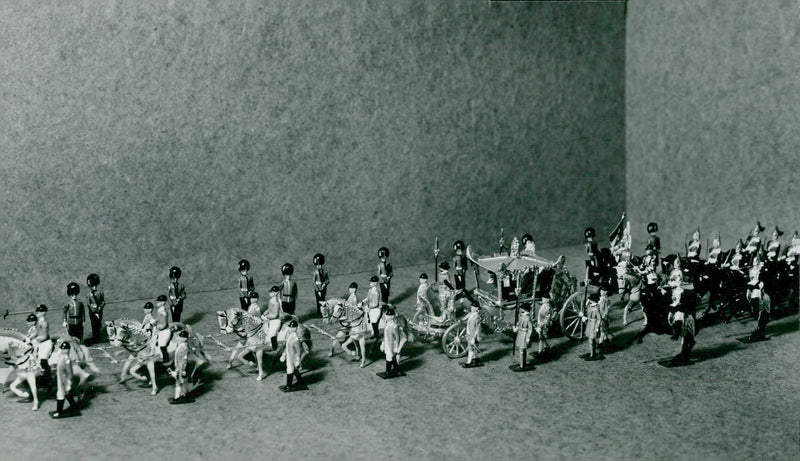 Queen Elizabeth II's Crown Procession 1953. Queen Elizabeth's Crown Souvenirs at the Swedish Commercial Bank's branch office. - Vintage Photograph