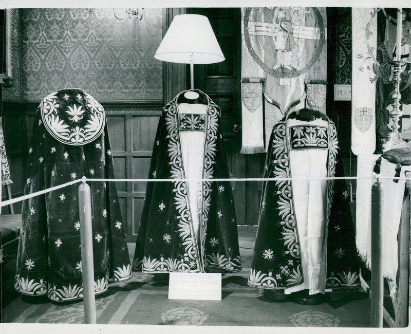 Queen Elizabeth II's Crown Procession 1953. England's Crown Souvenirs. - Vintage Photograph