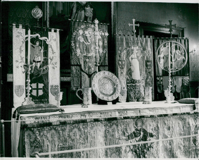 Queen Elizabeth II's Crown Procession 1953. England's Crown Souvenirs. - Vintage Photograph