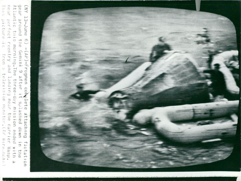 GrodmÃ¤n at the Gemini 9-kapsel just after the landing in the Atlantic - Vintage Photograph