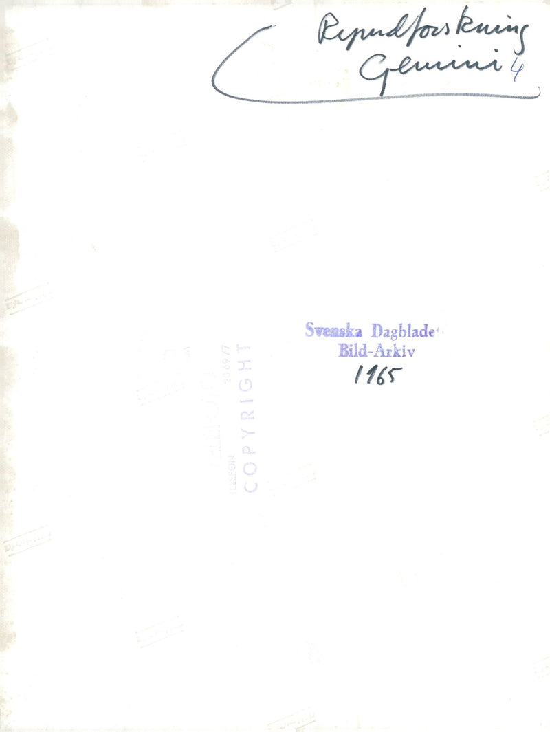 The Titan rocket lifts with Geminikapseln and astronauts James McDivitt and Edward White - Vintage Photograph