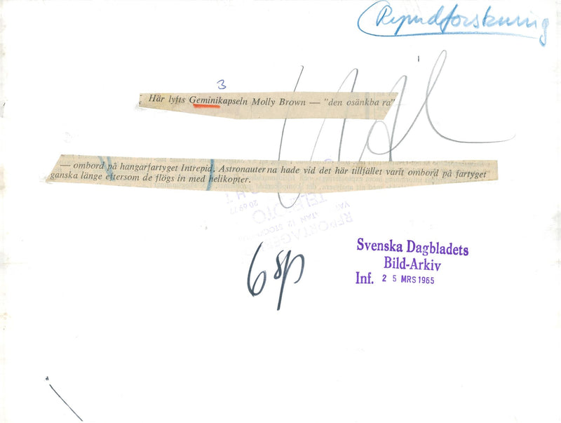 Here, Geminikapseln Molly Brown is taken aboard the Intrepid aircraft carrier - Vintage Photograph