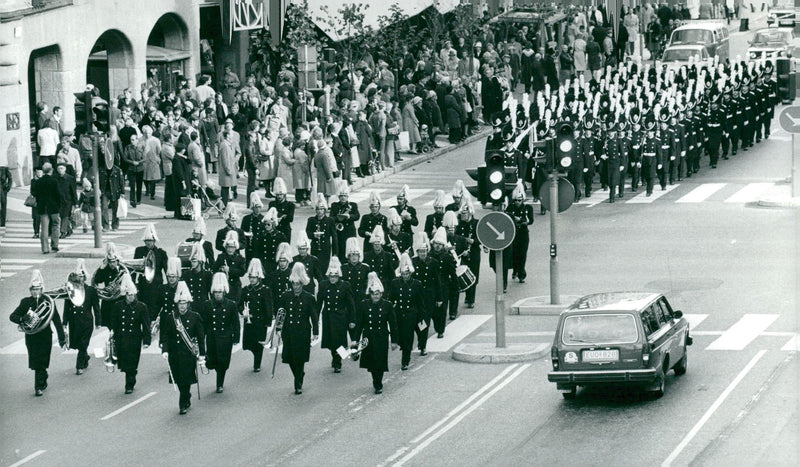 Region music years from Svea livgarde march through Stockholm before the opening of the Riksdag - Vintage Photograph