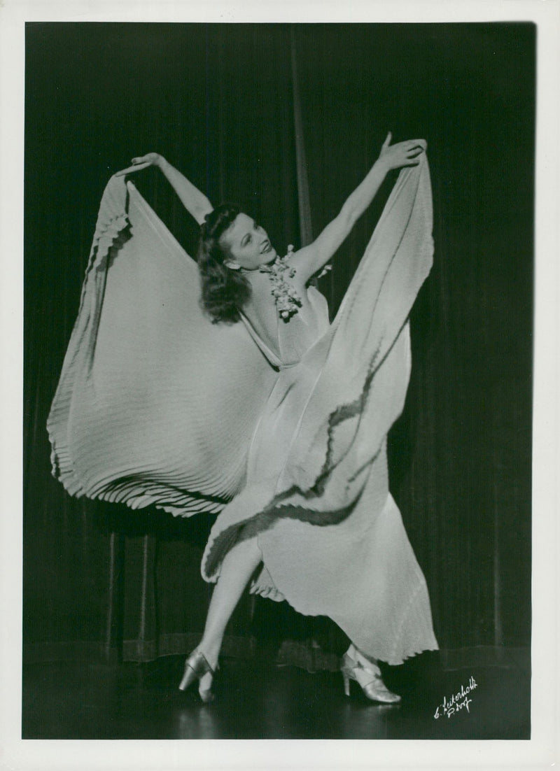 DansÃ¶sen Delia Delvaux at Chinateatern - Vintage Photograph