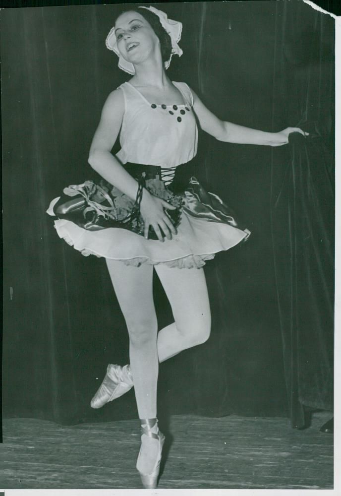 Dance, Circus & Variety Images. DansÃ¶sen Eva Hemming - Vintage Photograph