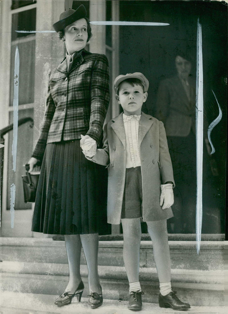 Inaara Aga Khan with son. - Vintage Photograph