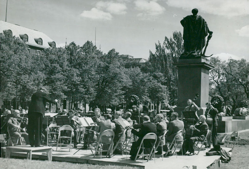 Lunch concert in KungstrÃ¤dgÃ¥rden. The symphony orchestra under John Hellstenius's lead plays at Karl XII's statue - Vintage Photograph