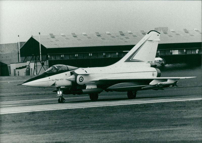 Super Mirage 4000. - Vintage Photograph