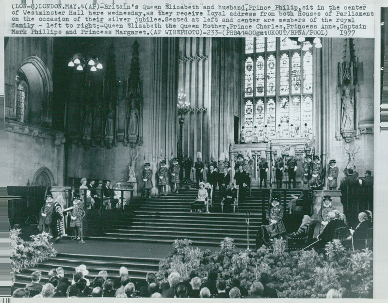 English Queen Elizabeth II and Prince Philip in Westminster Hall during her Silver Jubilee River Progress - Vintage Photograph