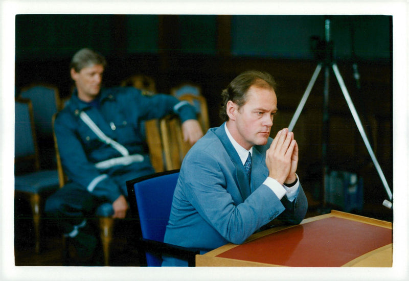 HAS DESK MURDER JOHN ELIZABETH MARY ROBERT PETER - Vintage Photograph