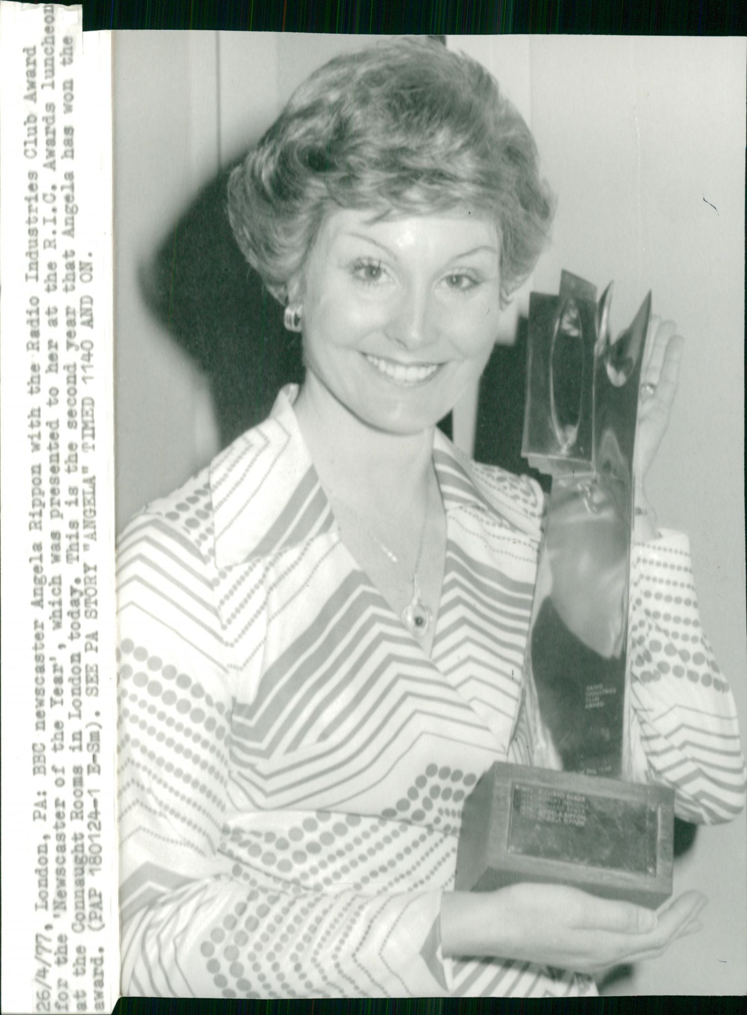 Angela Rippon. - Vintage Photograph