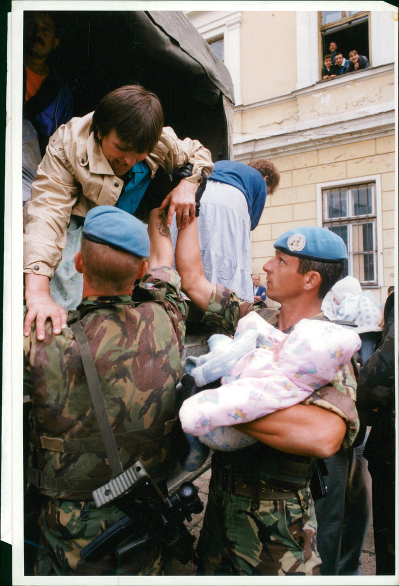 bosnian war british un troops. - Vintage Photograph