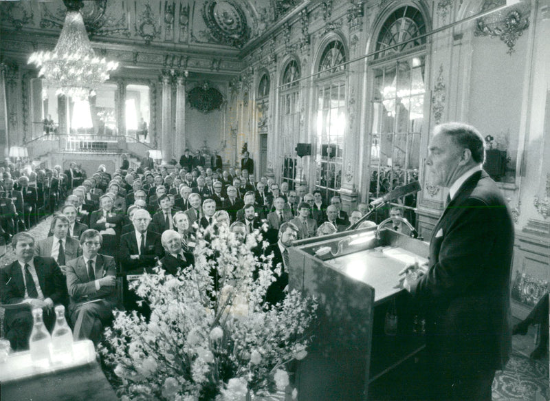 US politician Alexander Haig, F.D. The White House Chief of Staff talks with SVD Executive Club - Vintage Photograph