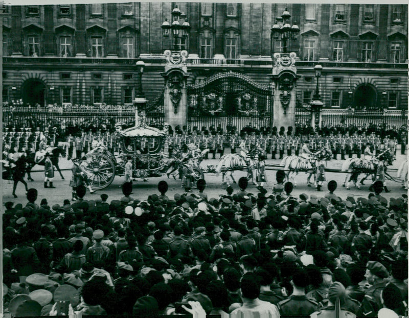 Queen Elizabeth II's body leaves Westminster Abbey after her crown - Vintage Photograph