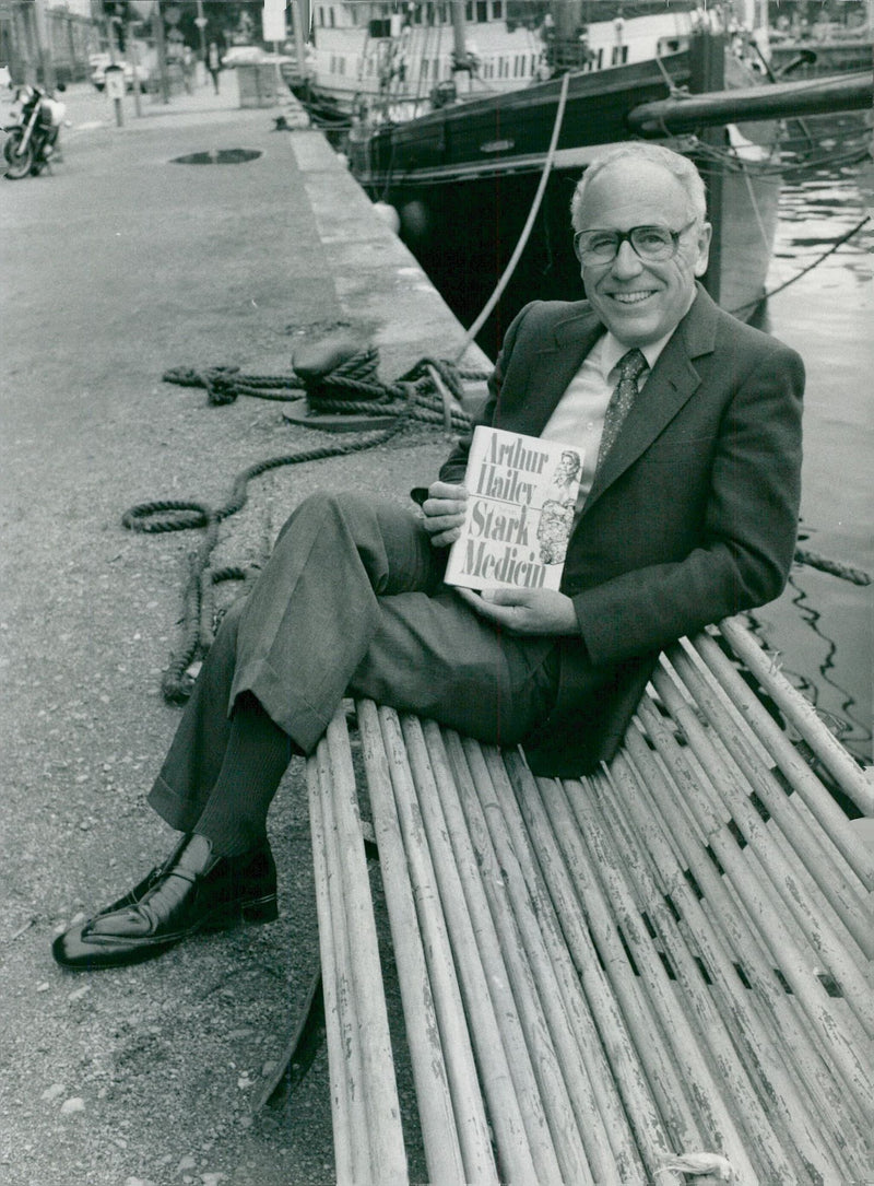 Arthur Hailey författare - Vintage Photograph