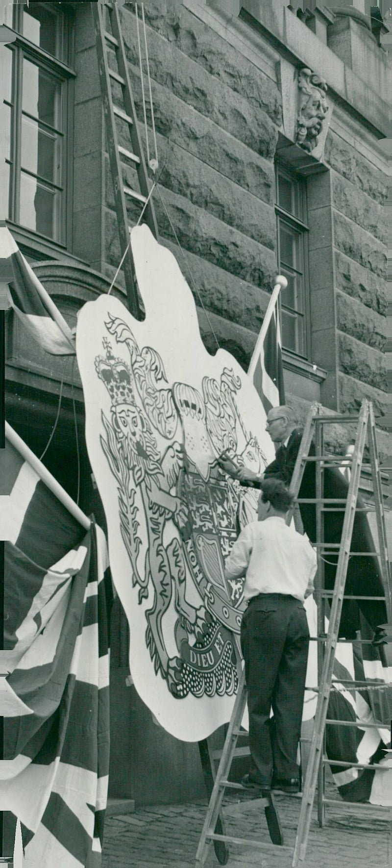 Förberedelser för drottning Elizabeth II och prins Philip, hertigen av Edinburghs svenska besök 1956 - Vintage Photograph