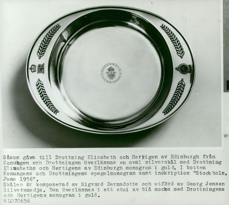 Queen Elizabeth II and Prince Philip, Duke of Edinburgh, received this gift from the Swedish King of Pairs during their Swedish visit in 1956 - Vintage Photograph