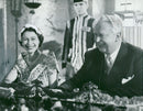 Queen Elizabeth and Carl Albert Andersson during a lunch in the town hall. - Vintage Photograph