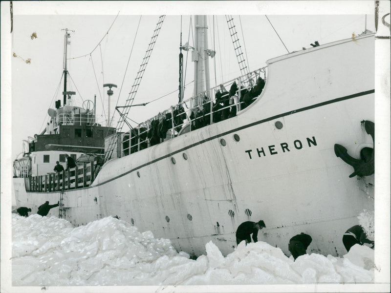 antarctic expedition - Vintage Photograph