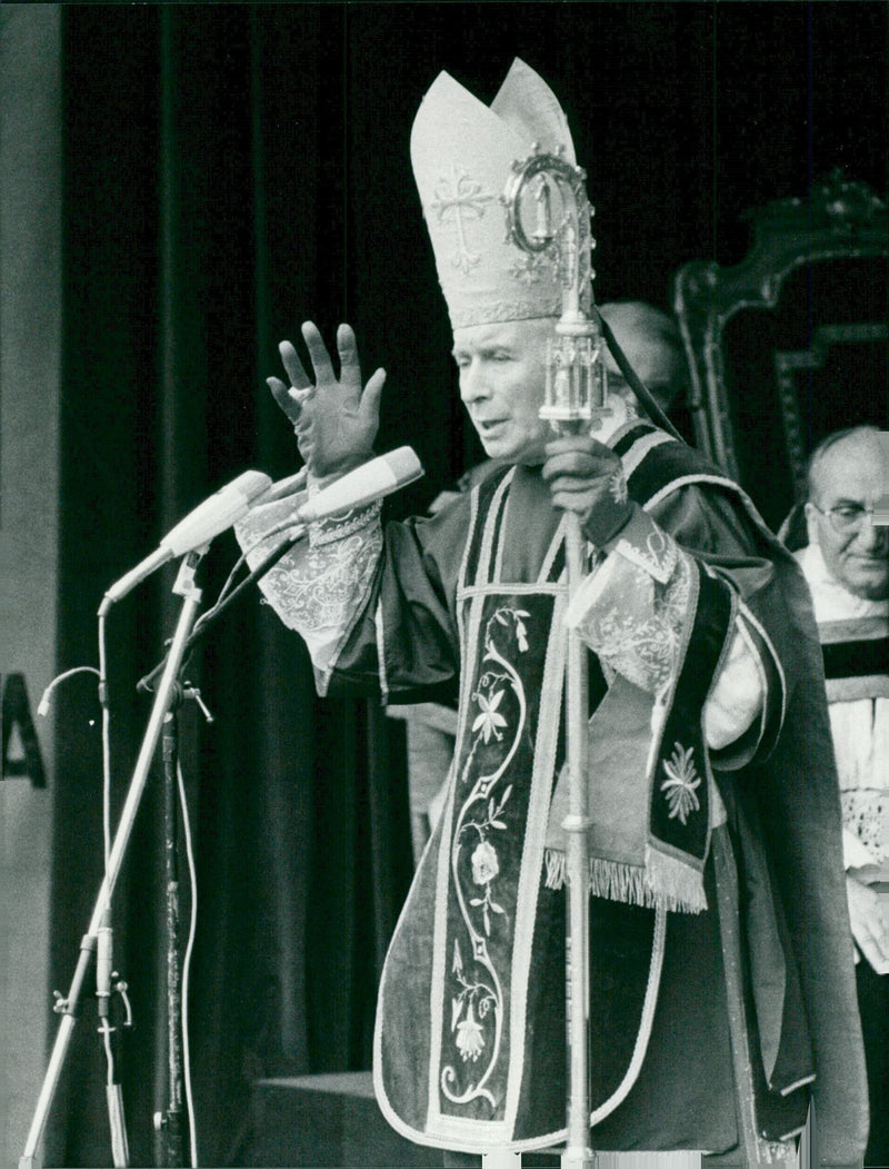 1988 BANK IMAGE MARCEL SINON FOR LEFEBVRE VATICAN SVEN IHR ARCHI - Vintage Photograph