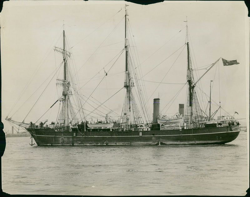 BEAT LONDON DASCENY ANURA THE DACOVNY COMING THAMES EXPEDITION - Vintage Photograph