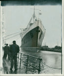 queen elizabeth liner. - Vintage Photograph