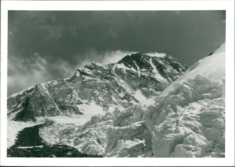 Everest Expedition: The Altos Everest 87 Expedition. - Vintage Photograph