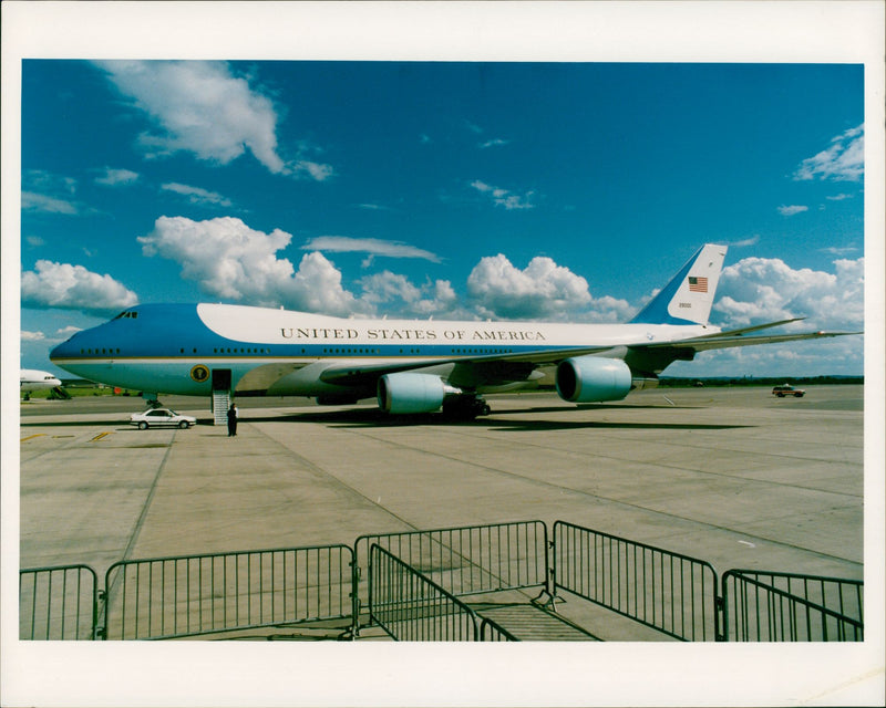 president nixon's plane (presidential plane) - Vintage Photograph