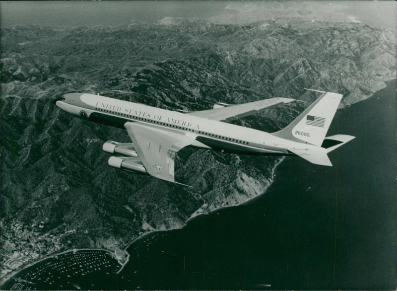 president nixon's plane (presidential plane) - Vintage Photograph