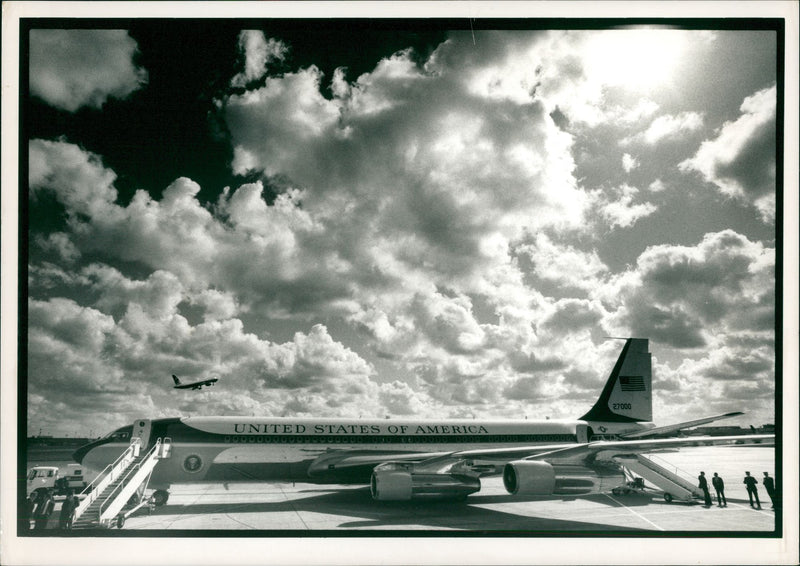 president nixon's plane (presidential plane) - Vintage Photograph