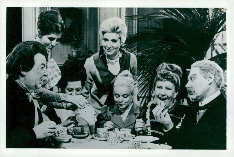 Kafferp in operamusicalen Foolish hour - Vintage Photograph