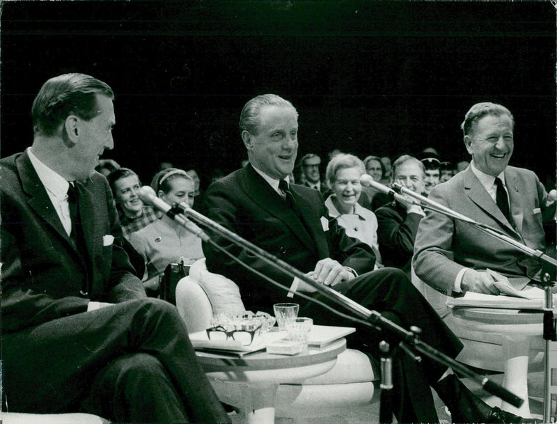 Statssekreterare Sven-Göran Olhede, Volvo-chef Gunnar Engellau och SAS-chef Karl Nilsson i programmet "Ask Lund" - Vintage Photograph