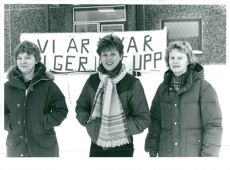 Stygn som syr kläder för kulisserna. - Vintage Photograph