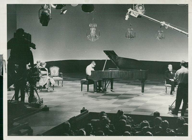 OHLSSON STUDIO OLLE GUNNAR PIANO NILSSON - Vintage Photograph