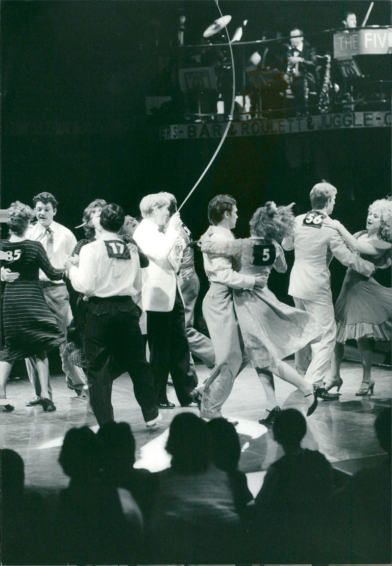 "Maraton dans" på stadsteatern. - Vintage Photograph