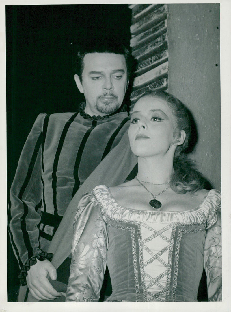 1961 SVENSIS THEATER ANNIKA TRETOW BUT HAS DAGBLADETS GOES PAWLO WHIC HOLST - Vintage Photograph