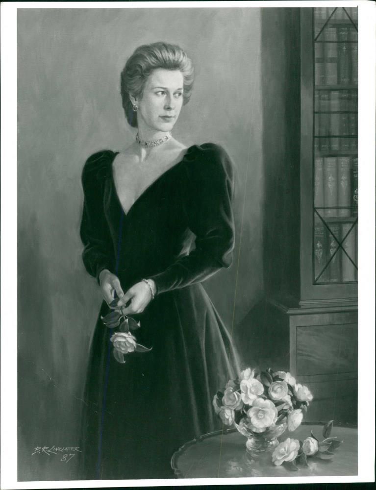 Barrie Linklater: HRH The Duchess of Gloucester. - Vintage Photograph