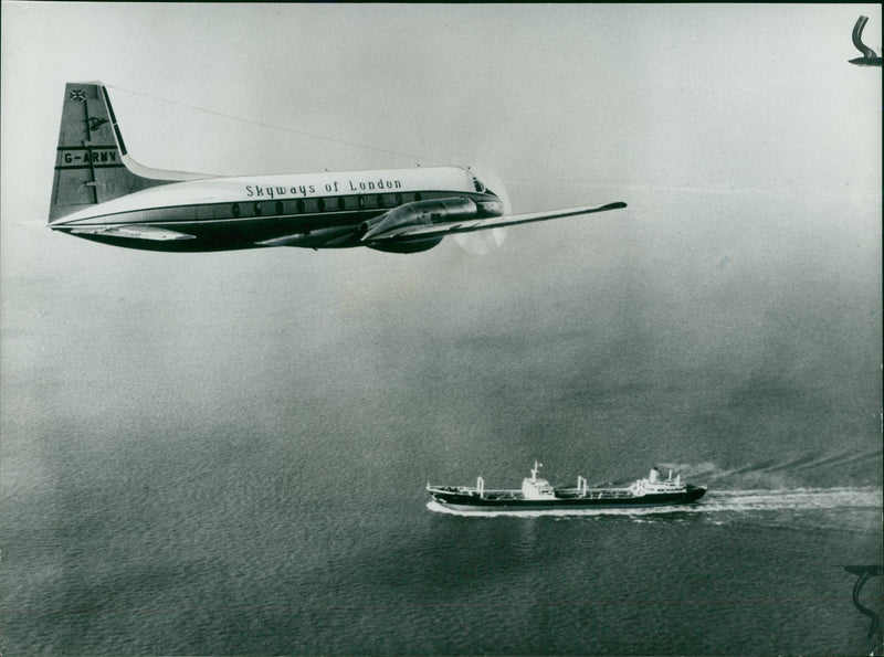 avro 748 feeder aircraft - Vintage Photograph