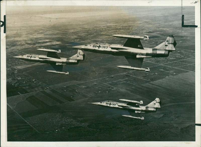 Lockheed F-104 Starfighter Aircraft model - Vintage Photograph