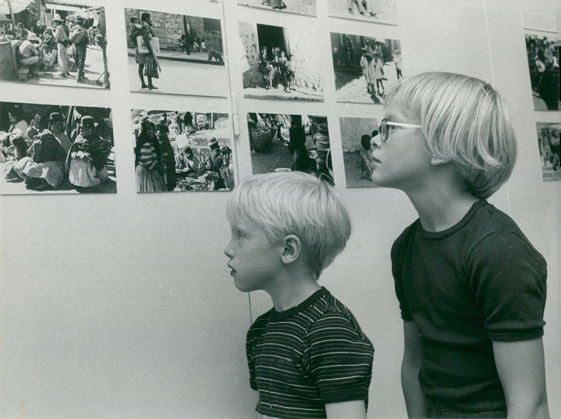 Per Turevi and Lars-Bruno Dal look at Andean pictures at the Ethnographic Museum - Vintage Photograph