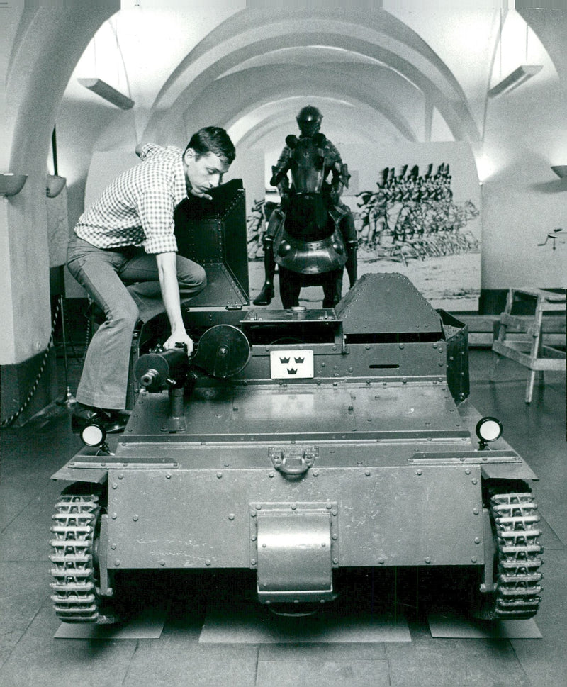 Army Museum. Exhibition commissioner Svante I: son Warfvinge in a "Tankett" - an English trolley from 1931 - Vintage Photograph