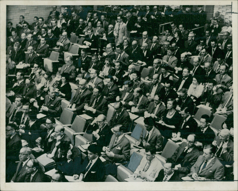 Crowded courtroom. - Vintage Photograph