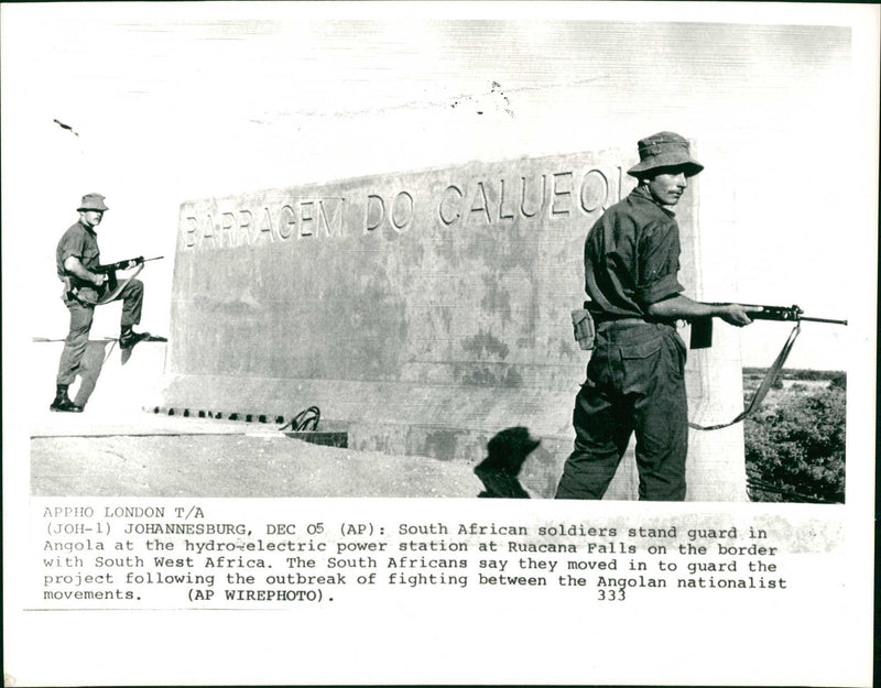 South african Soldiers. - Vintage Photograph