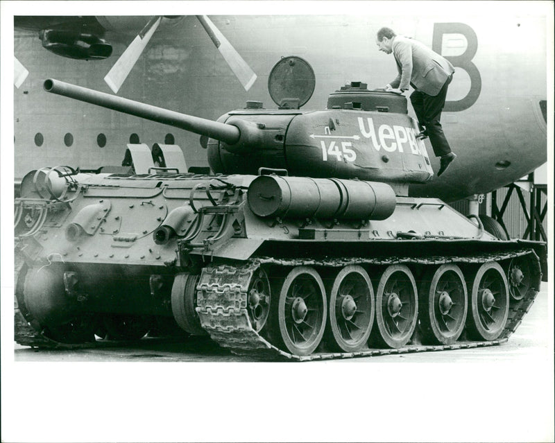 T-34 and cold teddy penn. - Vintage Photograph