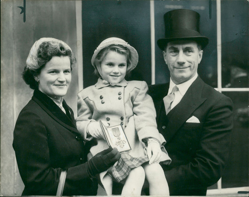 Capt. R.G. Slade with his wife and daughter, Elizabeth.. - Vintage Photograph